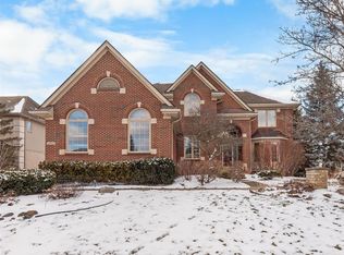 24695 Wedgewood Dr, South Lyon, MI 48178