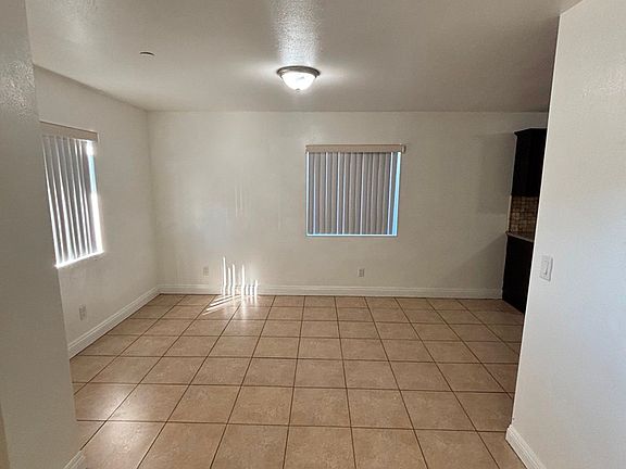 5th image of 903 W 75th St