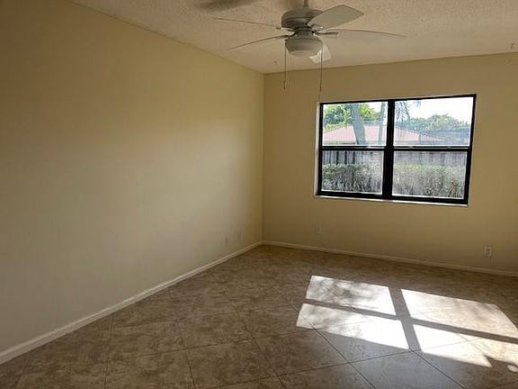 5th image of 10631 NW 39th St