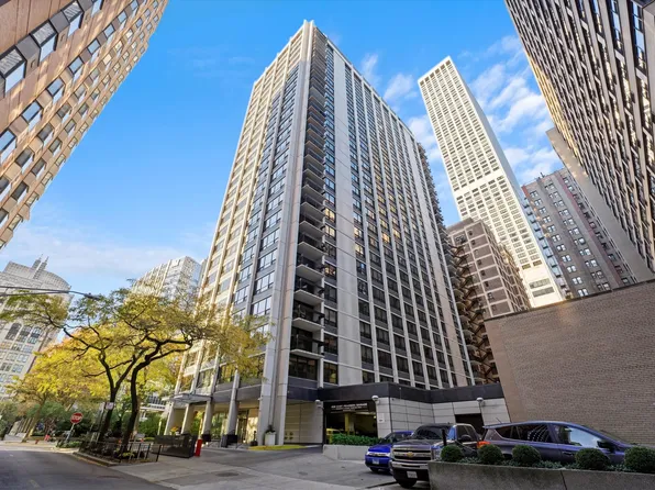 222 E Pearson St APT 1504, Chicago, IL 60611