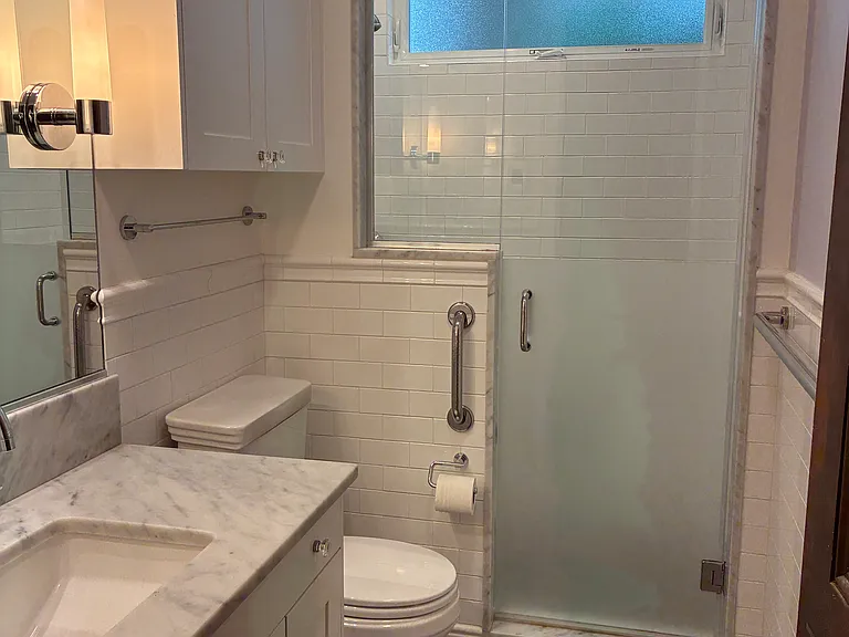 Fully renovated full bathroom
