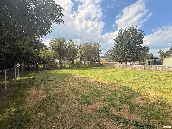 2nd image of 2099 Barding Ave