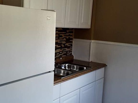 3rd image of 2418 Fillmore St NE Floor 2