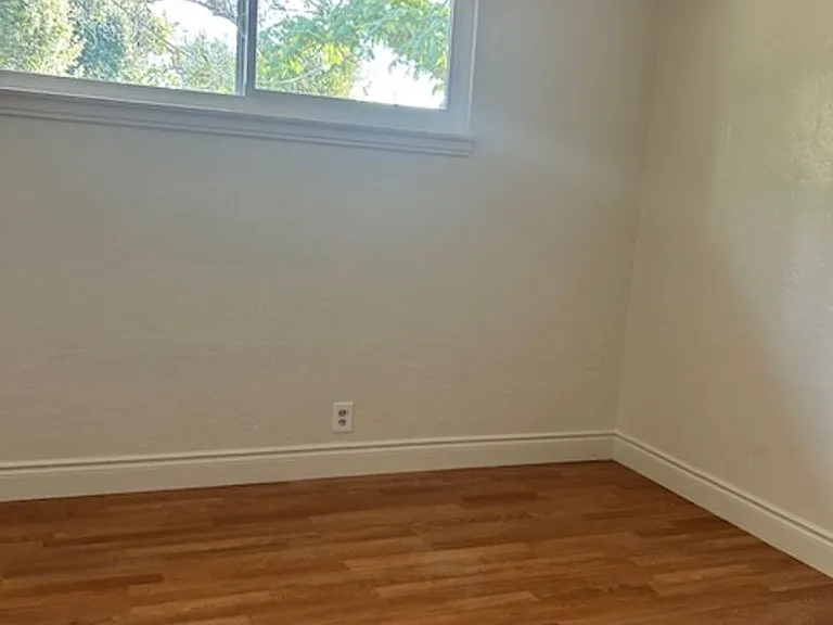 4436 N Van Dyke Ave — Photo 6