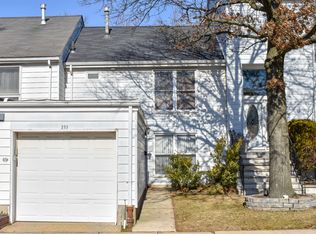 255 Hampton Grn, Staten Island, NY 10312