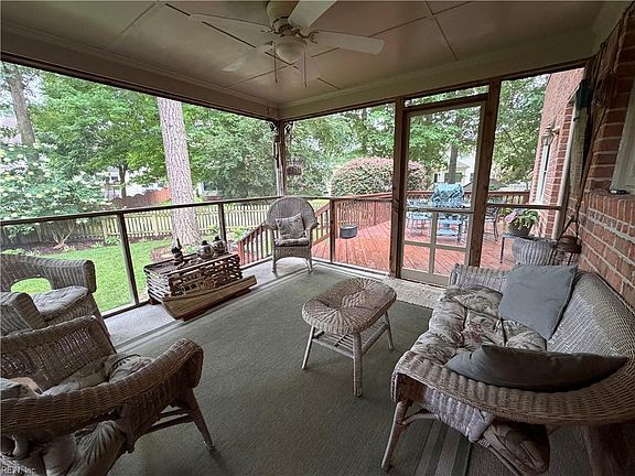 5th image of 810 Hedgerow Ct