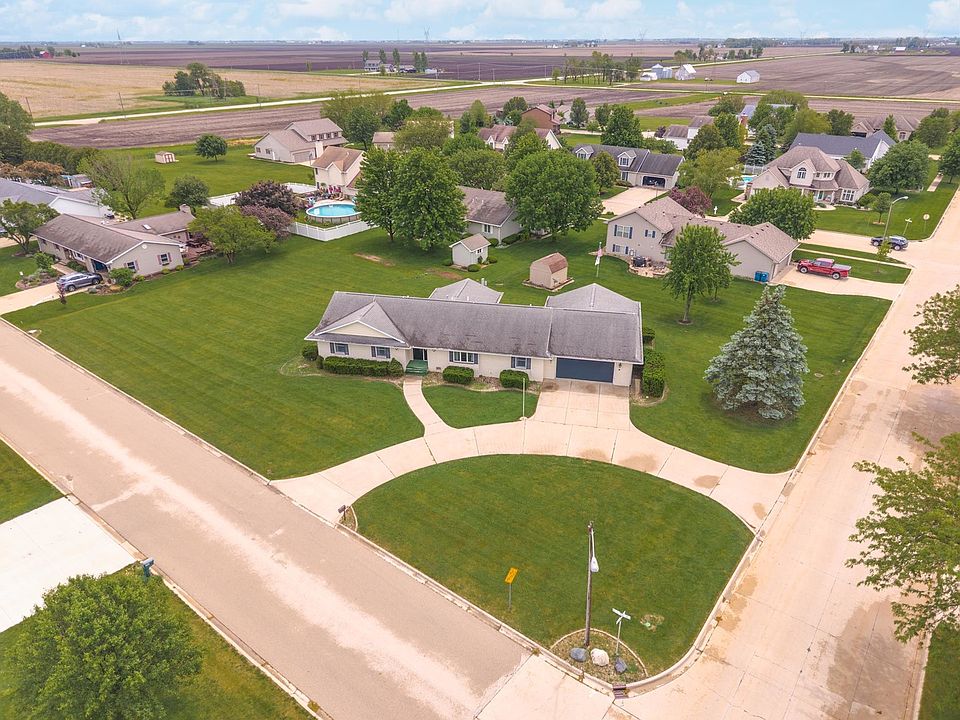 1st image of 301 Scott Dr