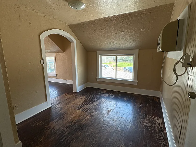 523 1/2 E Harrison Ave — Photo 5