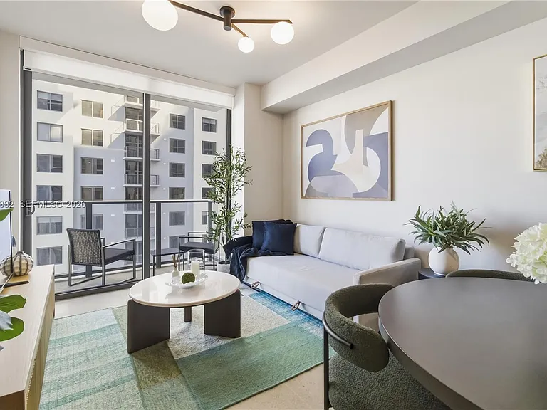11 NE 6th St #1513 — Photo 3