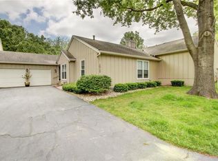 10749 Oakmont St, Overland Park, KS 66210