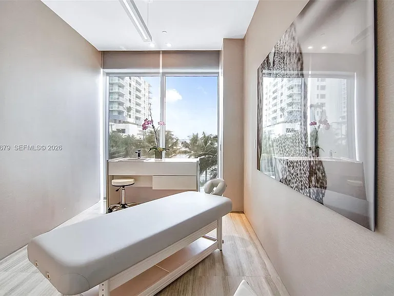 460 NE 28th St #1601 — Photo 33