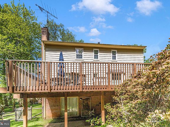 5th image of 6 Leonard Ct