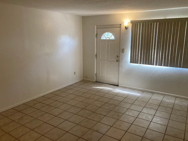 1713 E Arrowhead Ave #A — Photo 5