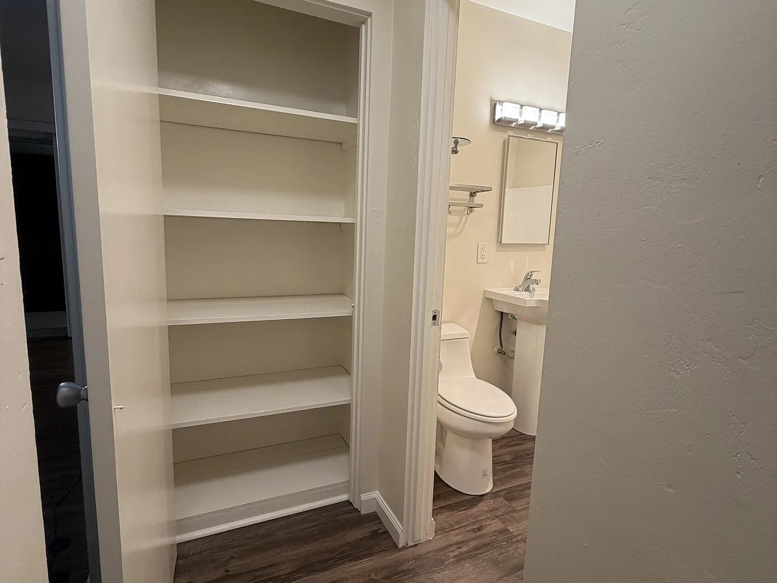 2 bed, 885 sqft, $2,400 — Photo 4