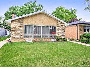8444 Lockwood Ave, Skokie, IL 60077