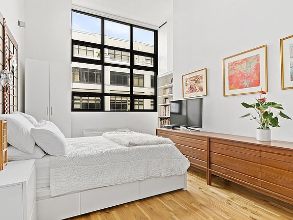 5th image of 360 Furman St APT 1003