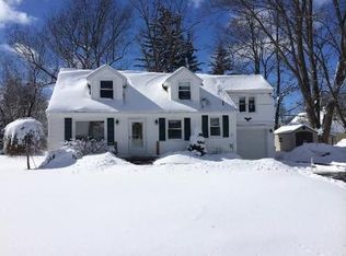 302 Forest Dr, North Syracuse, NY 13212