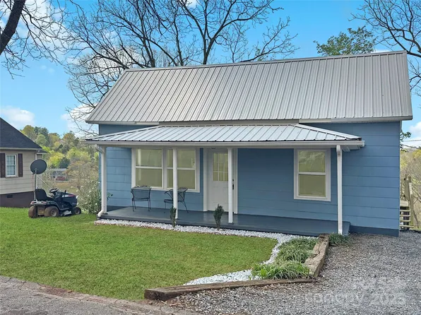 2210 22nd Avenue Ct SE, Hickory, NC 28602