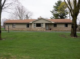 W199N9308 Wellington Dr, Menomonee Falls, WI 53051