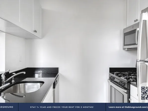 180 Riverside Boulevard image 7 of 31