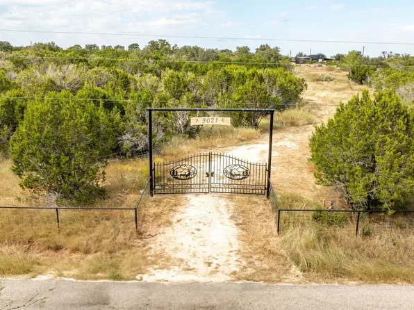 9021 McArthur Ct, Tolar, TX 76476