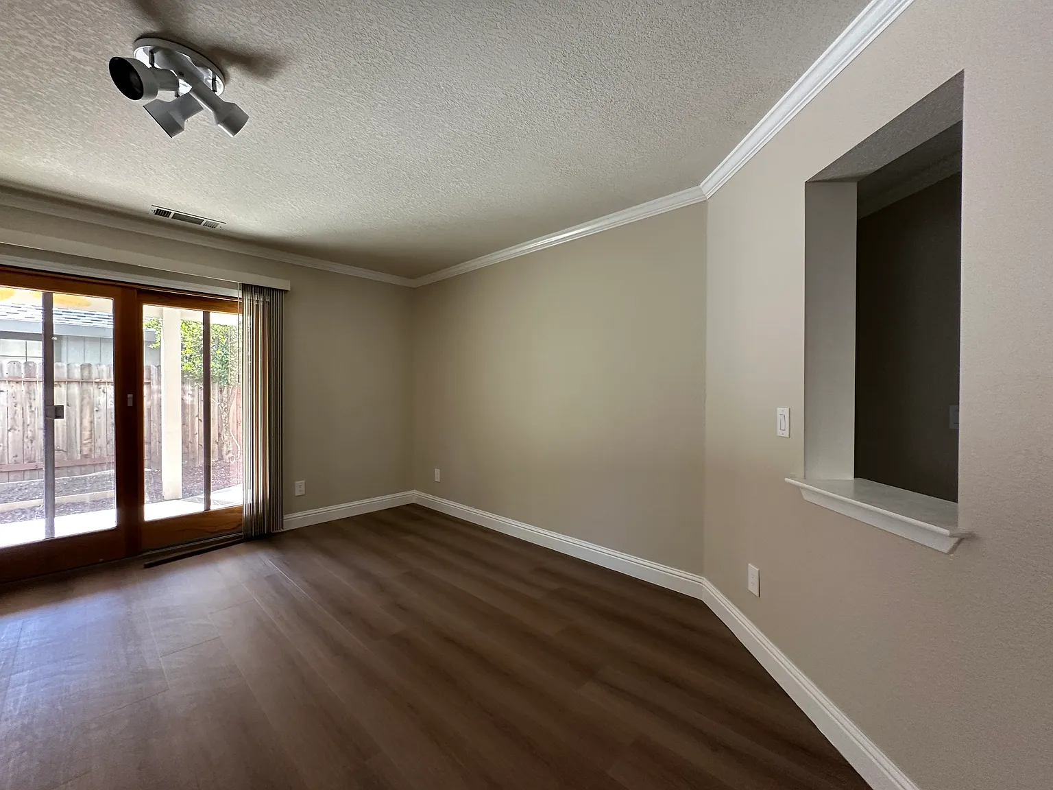 4 bed, 2280 sqft, $3,200 — Photo 4