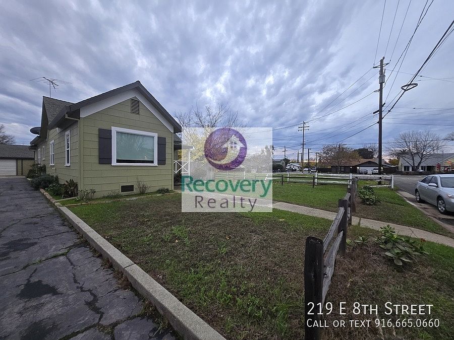 1st image of 219 E 8th St