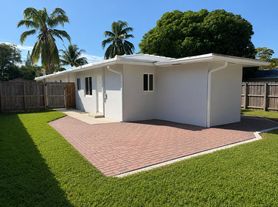 1077 NE 34th St, Fort Lauderdale, FL