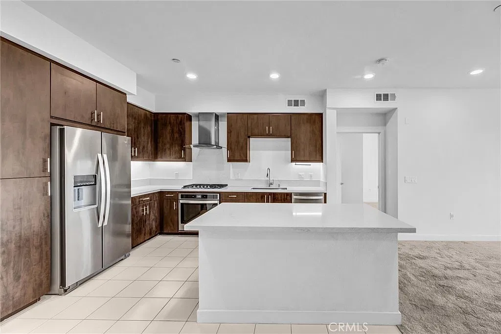 2 bed, 1088 sqft, $3,750 — Photo 3