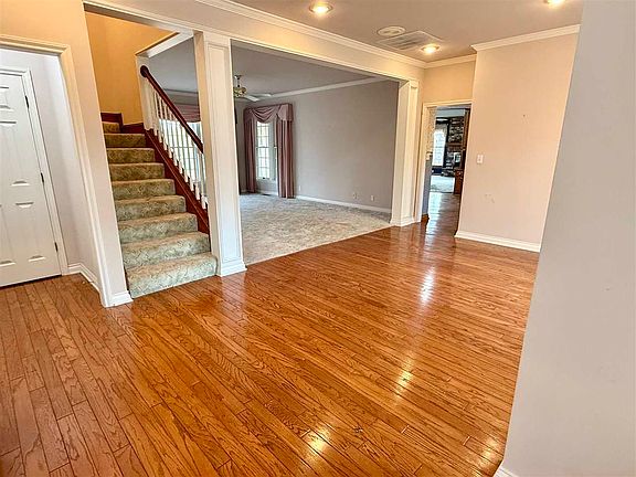 2nd image of 1309 Meadowbrook Dr