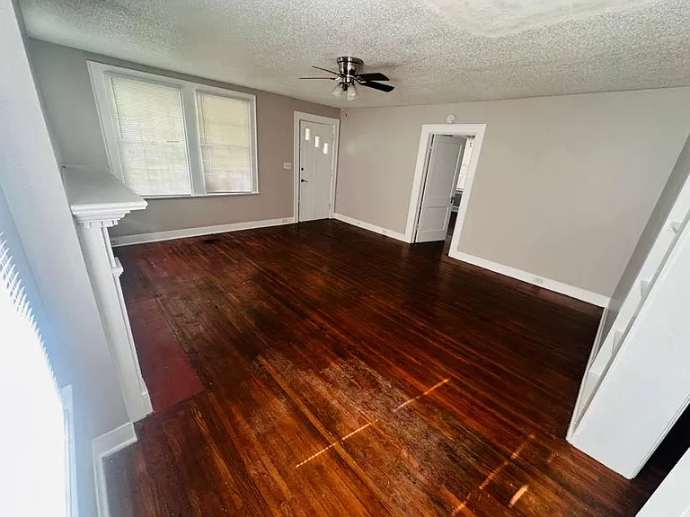 2331 Glendale Ave — Photo 5