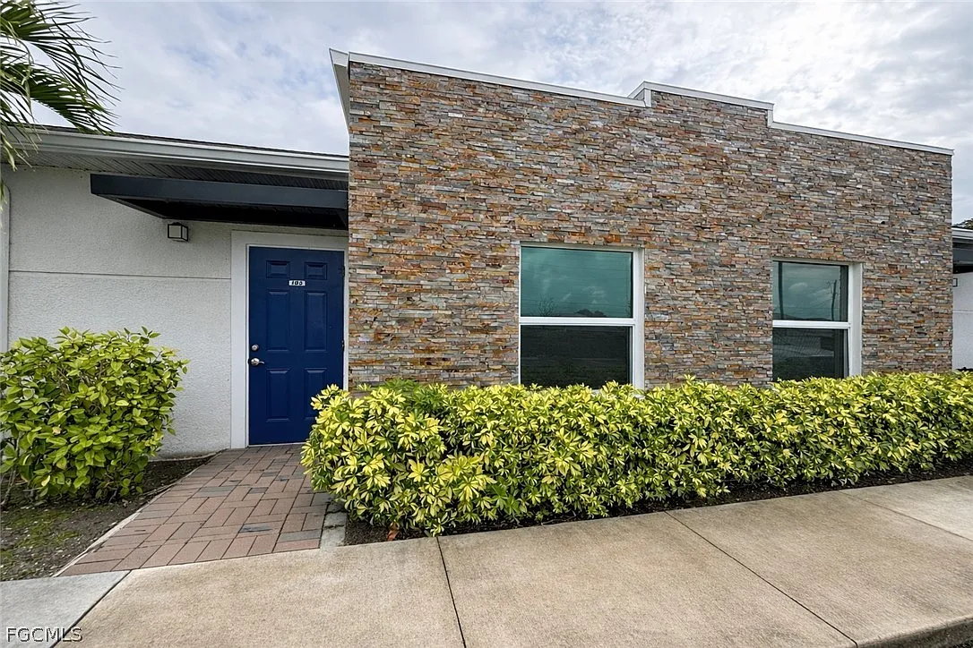 2 bed, 2.0 bath, 810 sqft, $1,345 — Photo 4