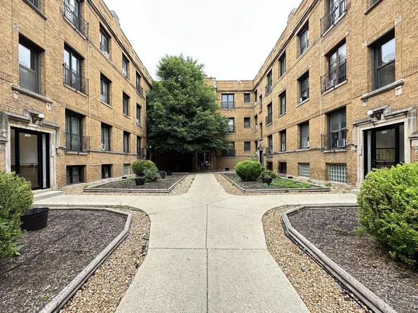 730 W Roscoe St #S3, Chicago, IL 60657
