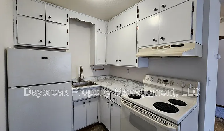 915 7th Ave N #14 — Photo 4