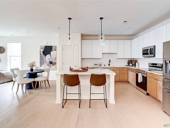 2nd image of 3426 Carlton St #4A