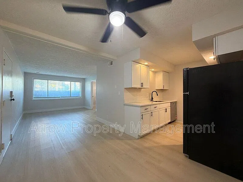 3341 Holdrege St — Photo 4