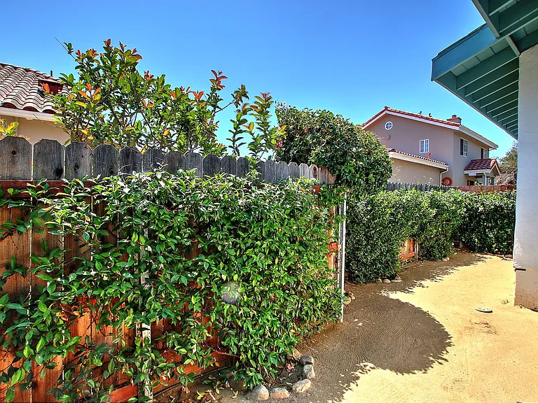 130 S Soledad St — Photo 11