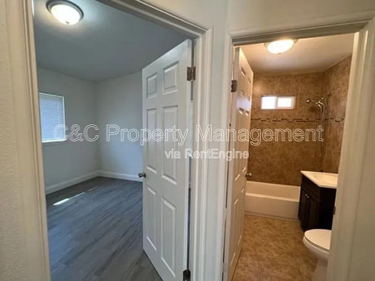 2119 E Griffith Way — Photo 8