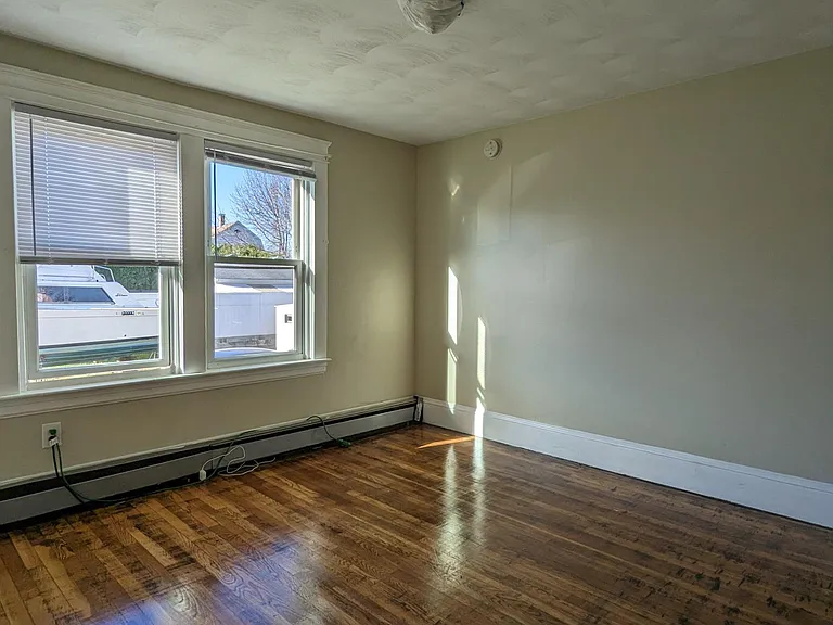 220 Norton St — Photo 12