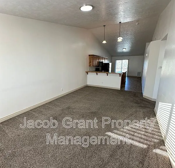 454 E Center St #B15 — Photo 5