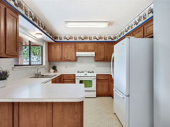 2nd image of 4700 Knight Dr