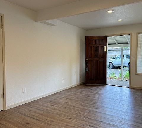 3rd image of 148 Maple St Suite A1