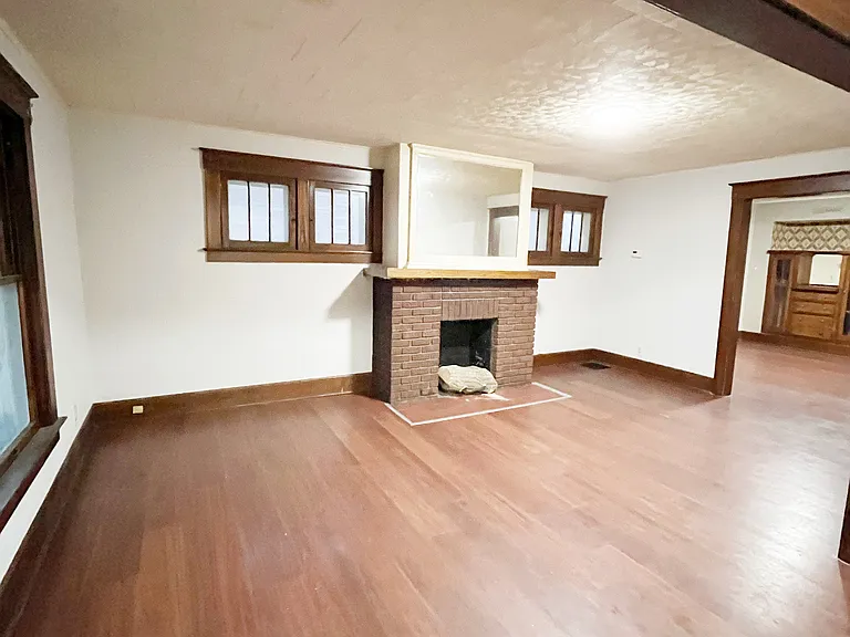 1113 Clark St #2 — Photo 3