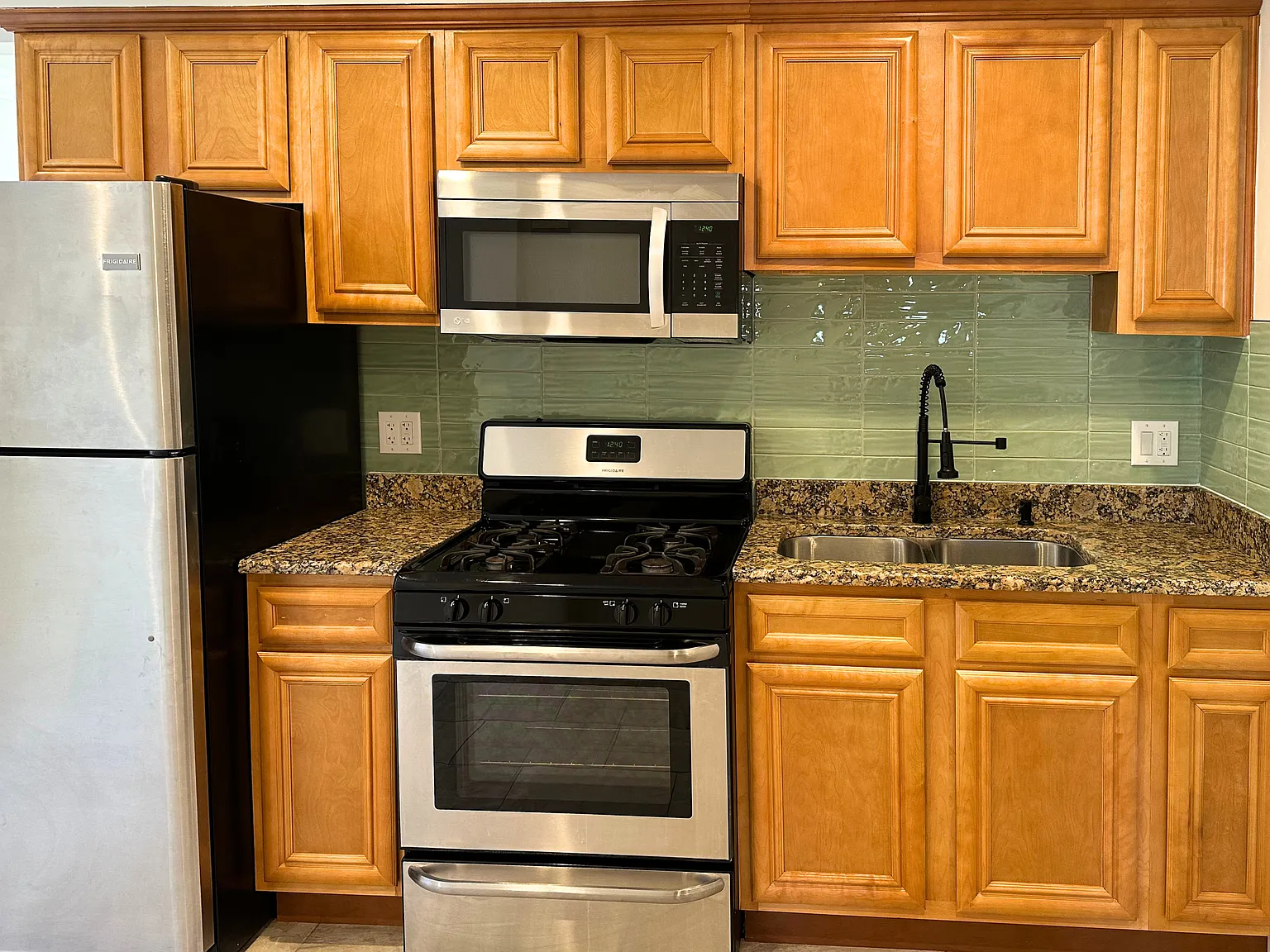 2 bed, 1100 sqft, $1,950 — Photo 4