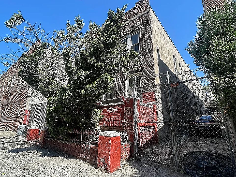 2nd image of 1015 Montgomery St #Mf
