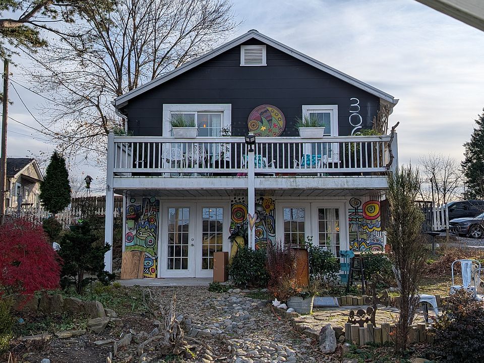1st image of 306 Davis St #B