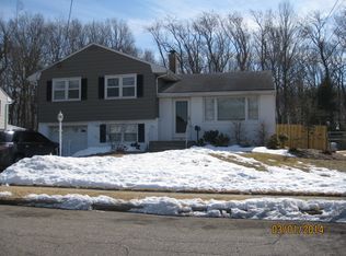 50 Valley View Rd, Hamilton, NJ 08620