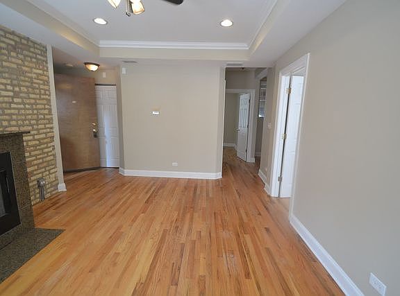 5th image of 1638 W Greenleaf Ave #46