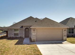 422 NW 11th St, Grand Prairie, TX 75050