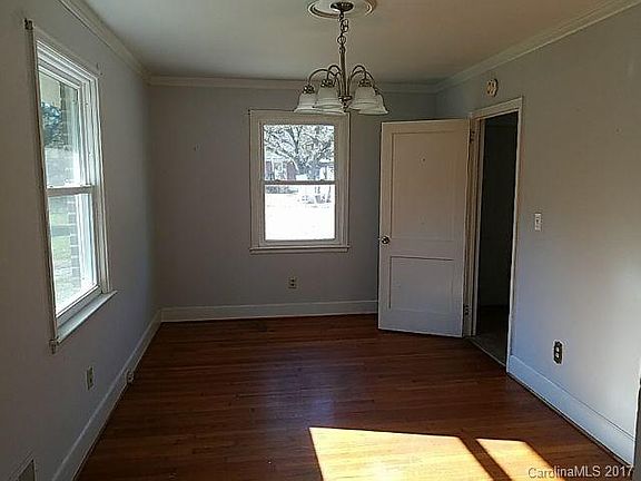 4th image of 1301 Hillwood Dr